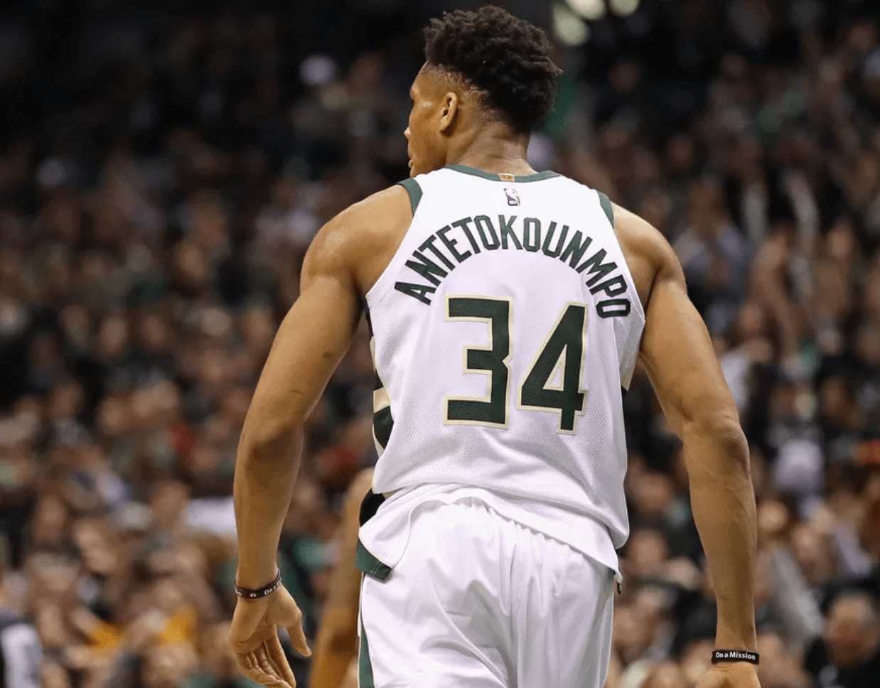 34岁奥斯卡因心脏问题宣布退役（因心脏状况，34岁奥斯卡宣布结束职业生涯）